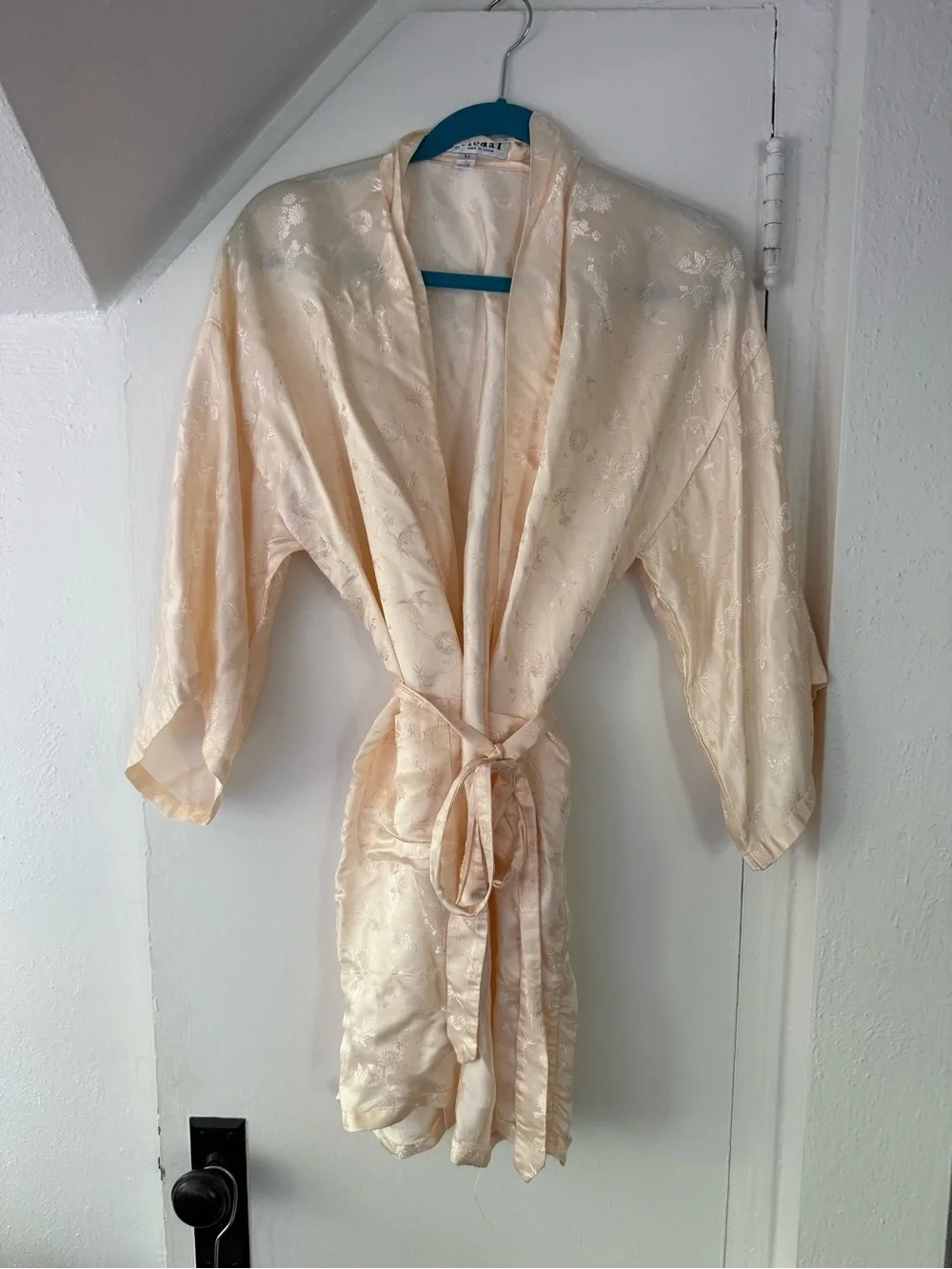 Vintage Medal Silk Belted Robe Pale Peach Size Medium